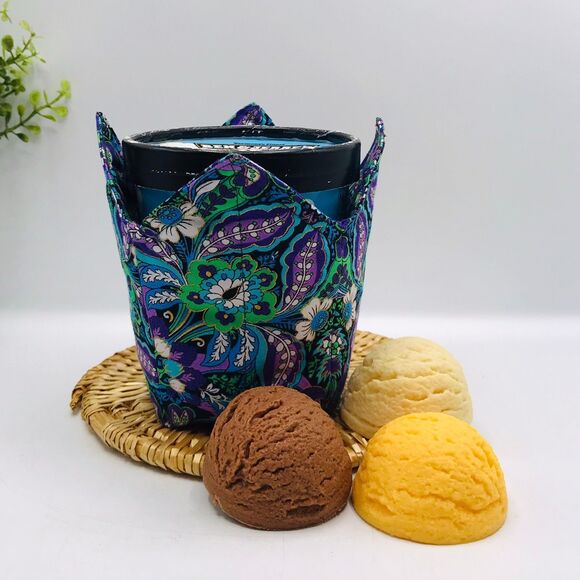 Microwave Pint Size Cozy for Noodles, Oatmeal, Stir Fry Ice Cream Purple Paisley - Picture 1 of 4